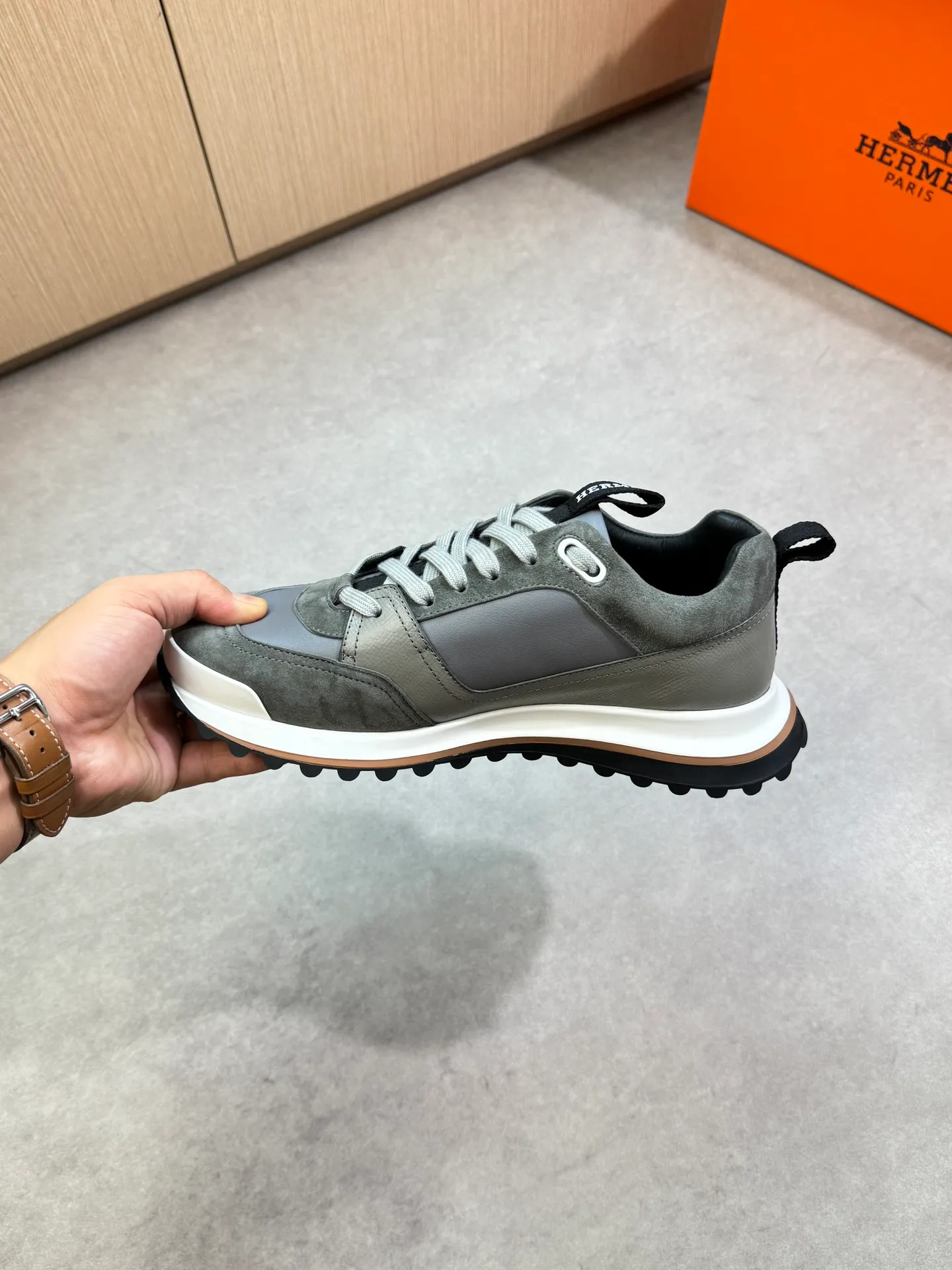 Men's shoes 💰740 [HERMES] Hermès - High-end quality original single casual sports shoes - Upper: 🔝 Nappa calfskin, palm-print cowhide, suede sheepskin leather, tongue. Heel. Brand logo webbing - Lining: brand canvas, foot pad; water-dyed cowhide - Outsole: ultra-light T men's shoes 💰U foam rubber; two-color molded outsole -Ultra-high quality control·Fine workmanship: highlighted (high-end·nobility·grade) -Size: 39-44 (38, 45, can be customized)·0118